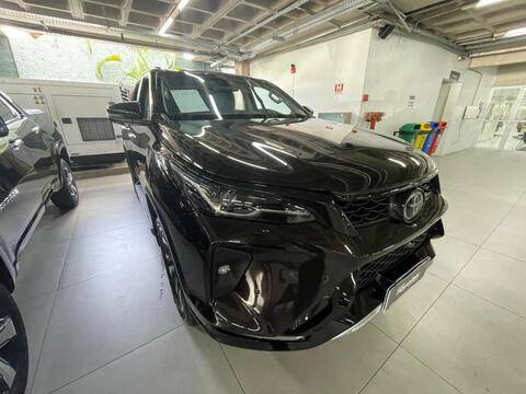 TOYOTA HILUX SW4 2.8 D-4D TURBO DIESEL SRX PLATINUM 4X4 AUTOMÁTICO